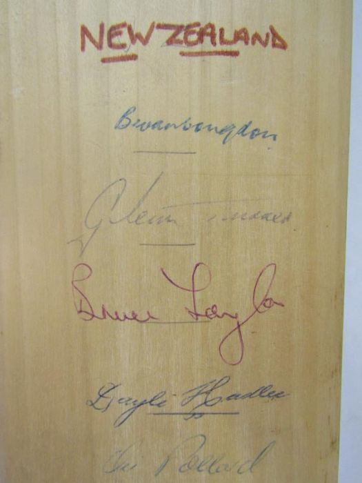 Gray-Nicolls Stewart Storey Crusader with signatures from New Zealand - Warwick - Yorkshire - Surrey - Image 4 of 18