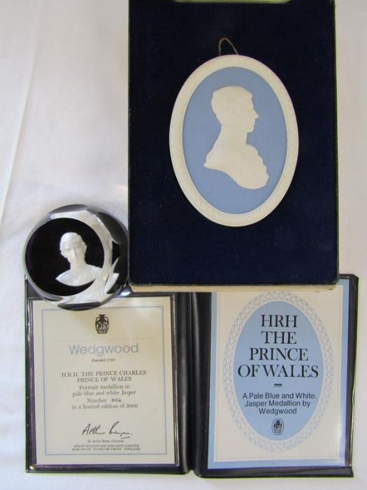 Wedgwood blue Jasper medallions - Sir Winston Churchill, H.R.H Prince Charles, Princess Anne and - Image 3 of 11
