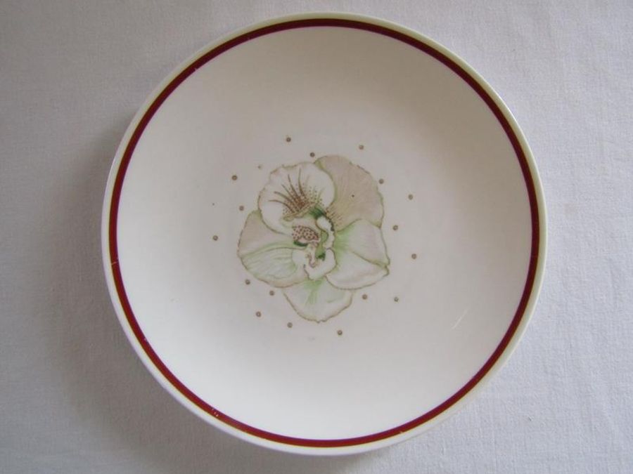 Susie Cooper Red Azalea small plates and oval plate - Image 2 of 3