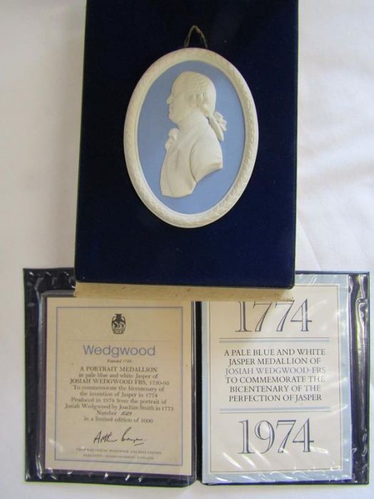 Wedgwood blue Jasper medallions - Sir Winston Churchill, H.R.H Prince Charles, Princess Anne and - Image 5 of 11