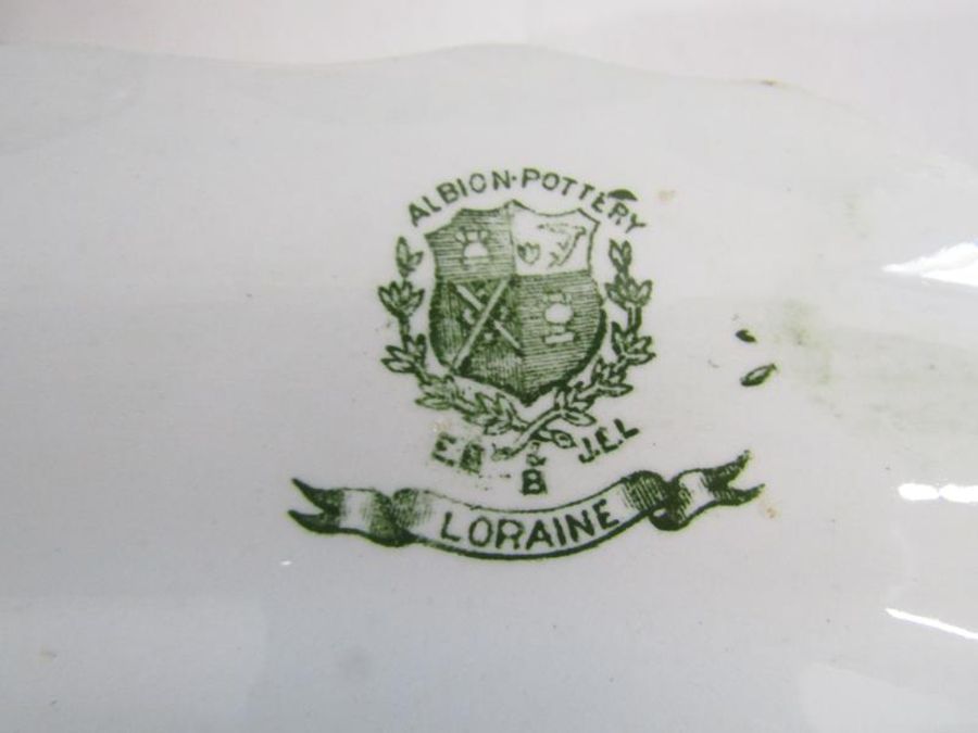 Albion Pottery 'Loraine' part dinner service in green, includes tureens, meat plates gravy boat etc - Image 5 of 6