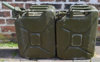 2 jerry cans by Bellino