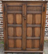 Oak reproduction wardrobe/cabinet, H153 x W120 x D56
