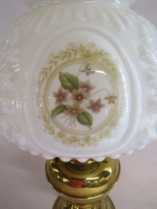 Brass oil lamp with chimney & opaque glass and flower design shade - Image 3 of 6