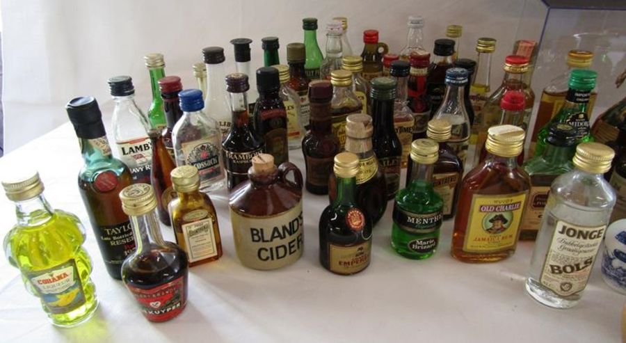 Collection of alcoholic miniatures includes Ballantines, Bols, Ramboise, Jack Daniels, Honeymoon - Image 3 of 13