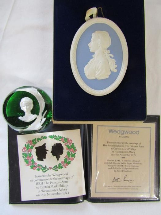 Wedgwood blue Jasper medallions - Sir Winston Churchill, H.R.H Prince Charles, Princess Anne and - Image 4 of 11