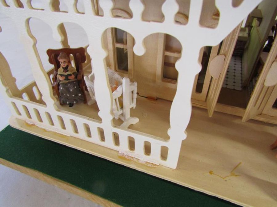 Small furnished dolls house on turning base (removable) - approx. 52cm x 38cm - Image 13 of 15