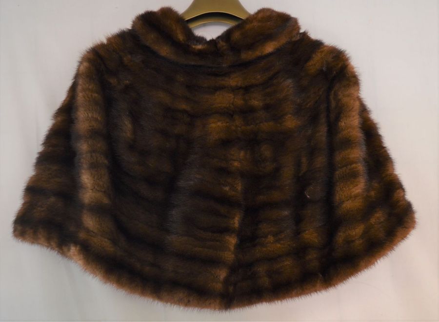 Vintage fur stole by David Jackson of Eastbourne - Image 2 of 3