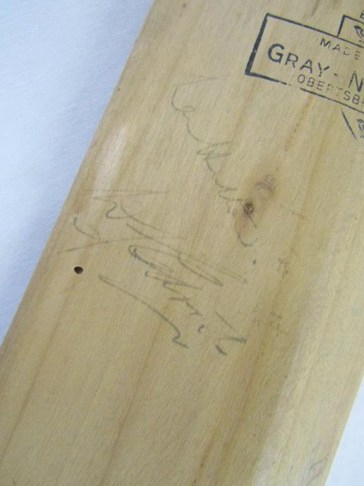 Gray-Nicolls Stewart Storey Crusader with signatures from New Zealand - Warwick - Yorkshire - Surrey - Image 17 of 18