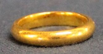 22ct gold wedding band, size I, 4.9g