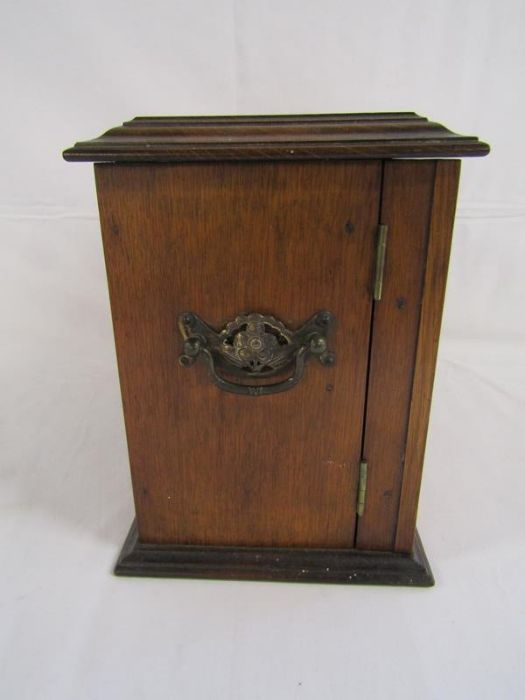 Wooden smokers cabinet with carved doors, lift up lid and inner drawers - approx. 37.5cm x 28cm x - Image 5 of 7