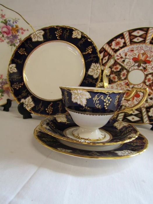 Royal Crown Derby Vine Cobalt trio with plate, Derby Posies plate and trinket trays and 2451 plate - Image 3 of 5