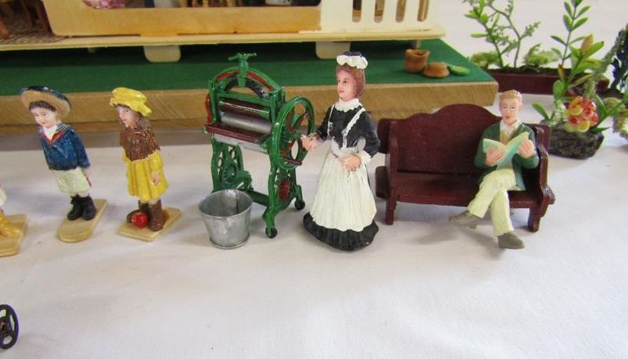 Small furnished dolls house on turning base (removable) - approx. 52cm x 38cm - Image 4 of 15