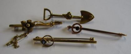 4 gold tie pins / bar brooches - marked 15ct with flower design 3.1g, marked 9ct rose gold pin