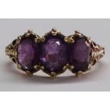 9ct gold 3 stone amethyst ring, size O/P, 3.8g