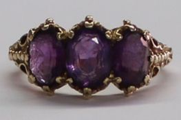 9ct gold 3 stone amethyst ring, size O/P, 3.8g
