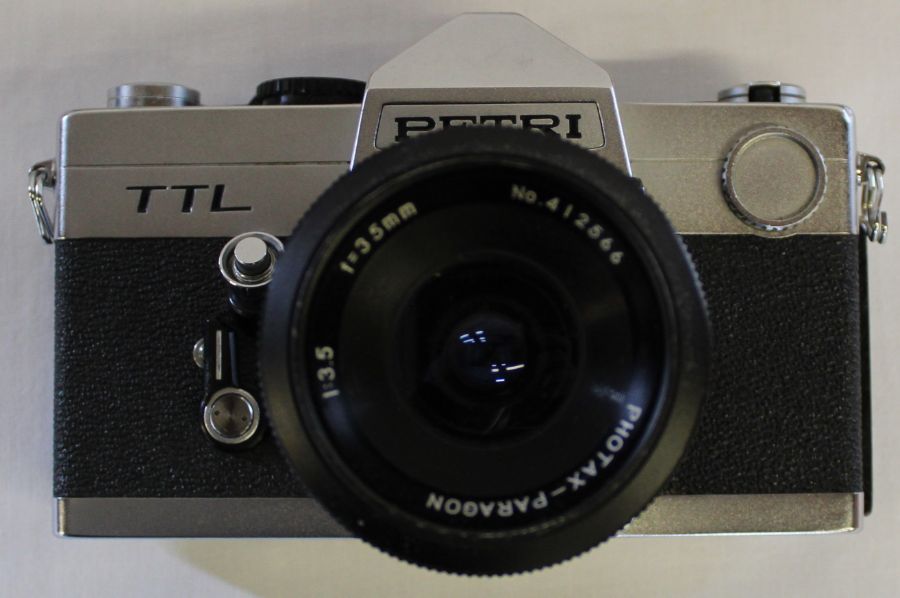 Petri TTL film camera, 5 camera lenses including Makinon MC zoom 80-200mm, Hanimex X214 flash, - Image 5 of 6