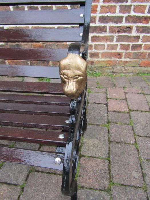 Wooden bench with cast iron lion head bench ends - Image 3 of 3