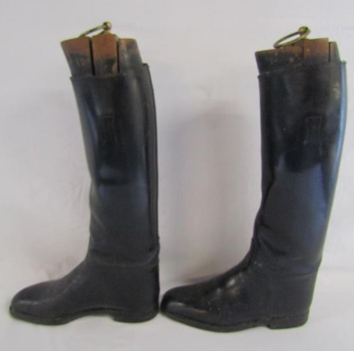 Long leather riding boots and wooden boot trees with brass pulls - boots marked 18795 G.T.H 1969 - Image 2 of 13