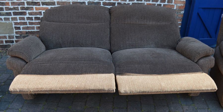 La-Z-boy electric recliner sofa & 2 armchairs (one an electric recliner with wiring currently - Image 2 of 2