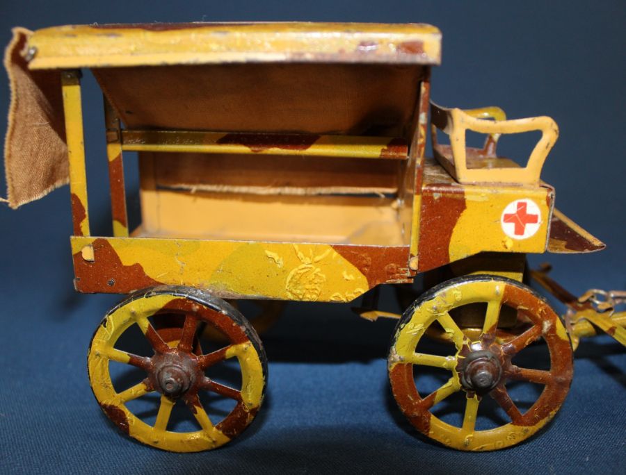 Lineol German horse drawn tin ambulance with two horses and two lead casualties - Image 5 of 8