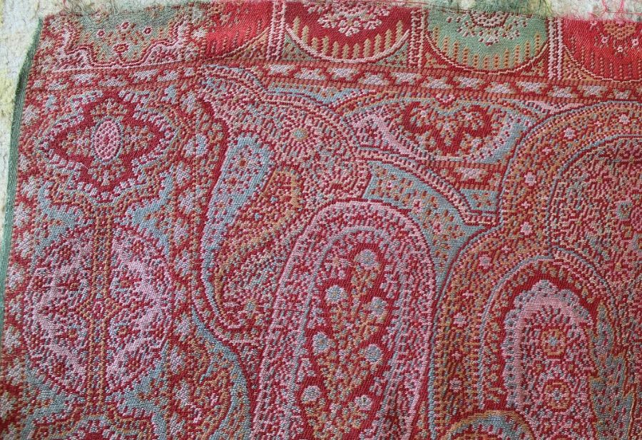 Large paisley patterned shawl 307cm x 158cm - Image 4 of 5