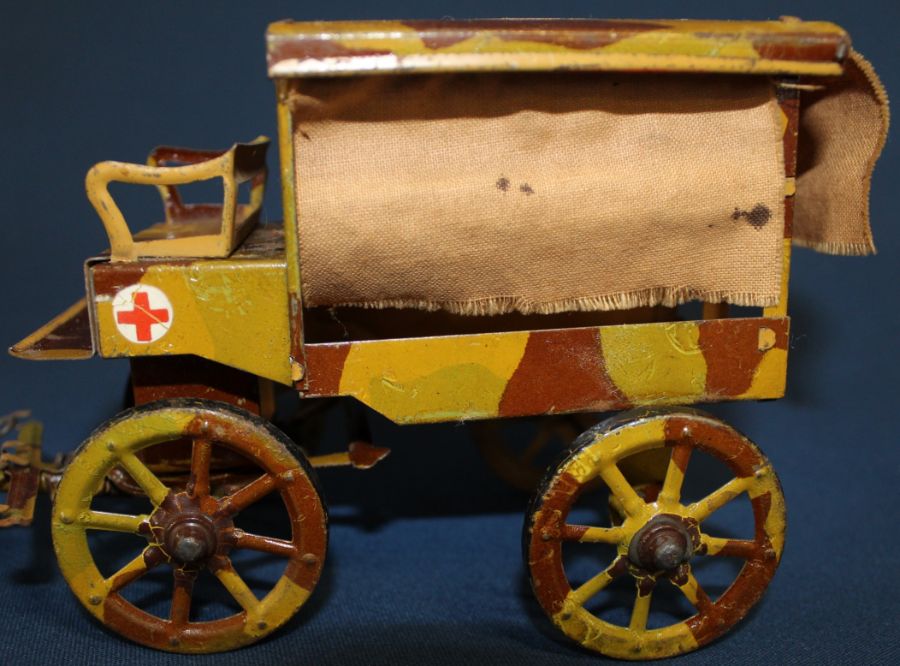 Lineol German horse drawn tin ambulance with two horses and two lead casualties - Image 3 of 8