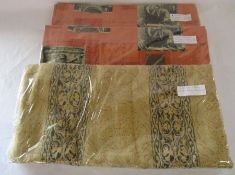 Pair of curtains and curtain fabric