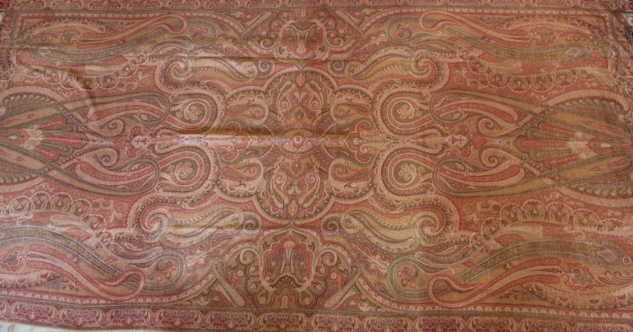 Large paisley patterned shawl 302cm x 157cm - Image 3 of 5