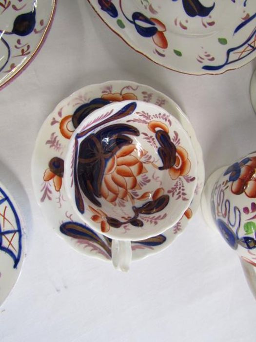 Collection of Gaudy Welsh includes 3 assorted creamers in the oyster pattern, butterfly edged - Image 5 of 6