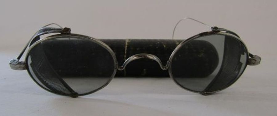 6 pairs of 1930's spectacles - some gold plated with faux tortoiseshell, one pair with shields and - Image 2 of 9