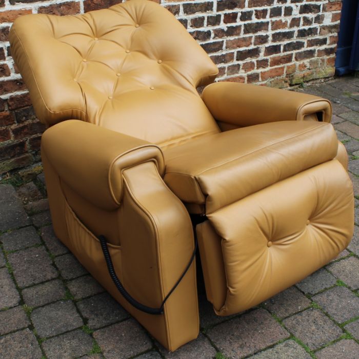 Niagara cyclo therapy leather adjustamatic Rollassage recliner / massage chair - Image 3 of 5
