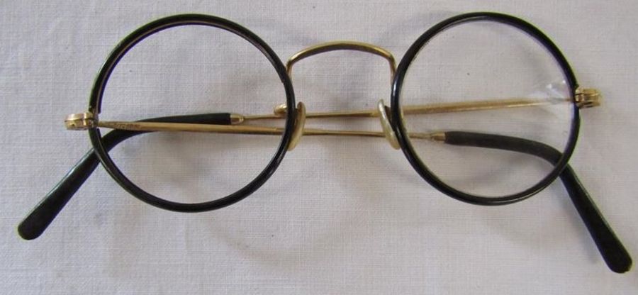 6 pairs of 1930's spectacles - some gold plated with faux tortoiseshell, one pair with shields and - Image 6 of 9