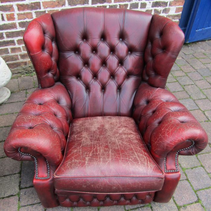 Pair of red leather chesterfield armchairs - Image 2 of 3