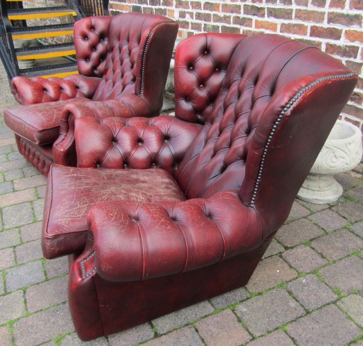 Pair of red leather chesterfield armchairs - Image 3 of 3