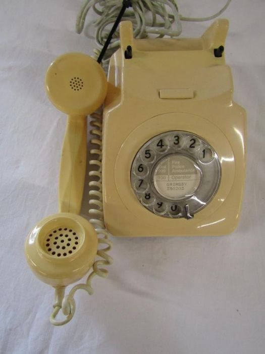 BT 8746G and 7465 rotary dial telephones and BT Viscount push button telephone - Image 2 of 7