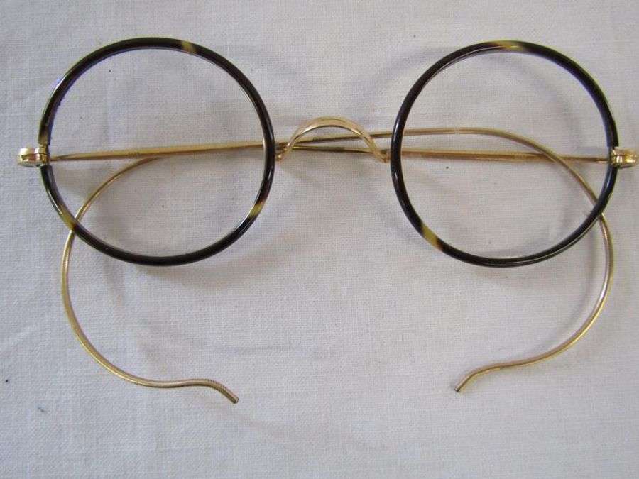 6 pairs of 1930's spectacles - some gold plated with faux tortoiseshell, one pair with shields and - Image 7 of 9