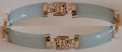 Continental 9ct gold & jade link bracelet, bears import marks, stamped 375, 19cm overall length,