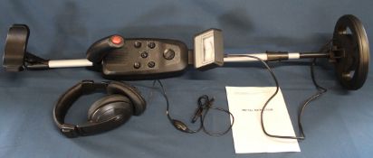 Metal detector with manual & headphones GC-1013