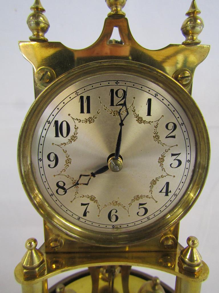 Anniversary torsion clock with glass dome and key - approx. 32.5cm (floor to top of dome) - Image 3 of 7