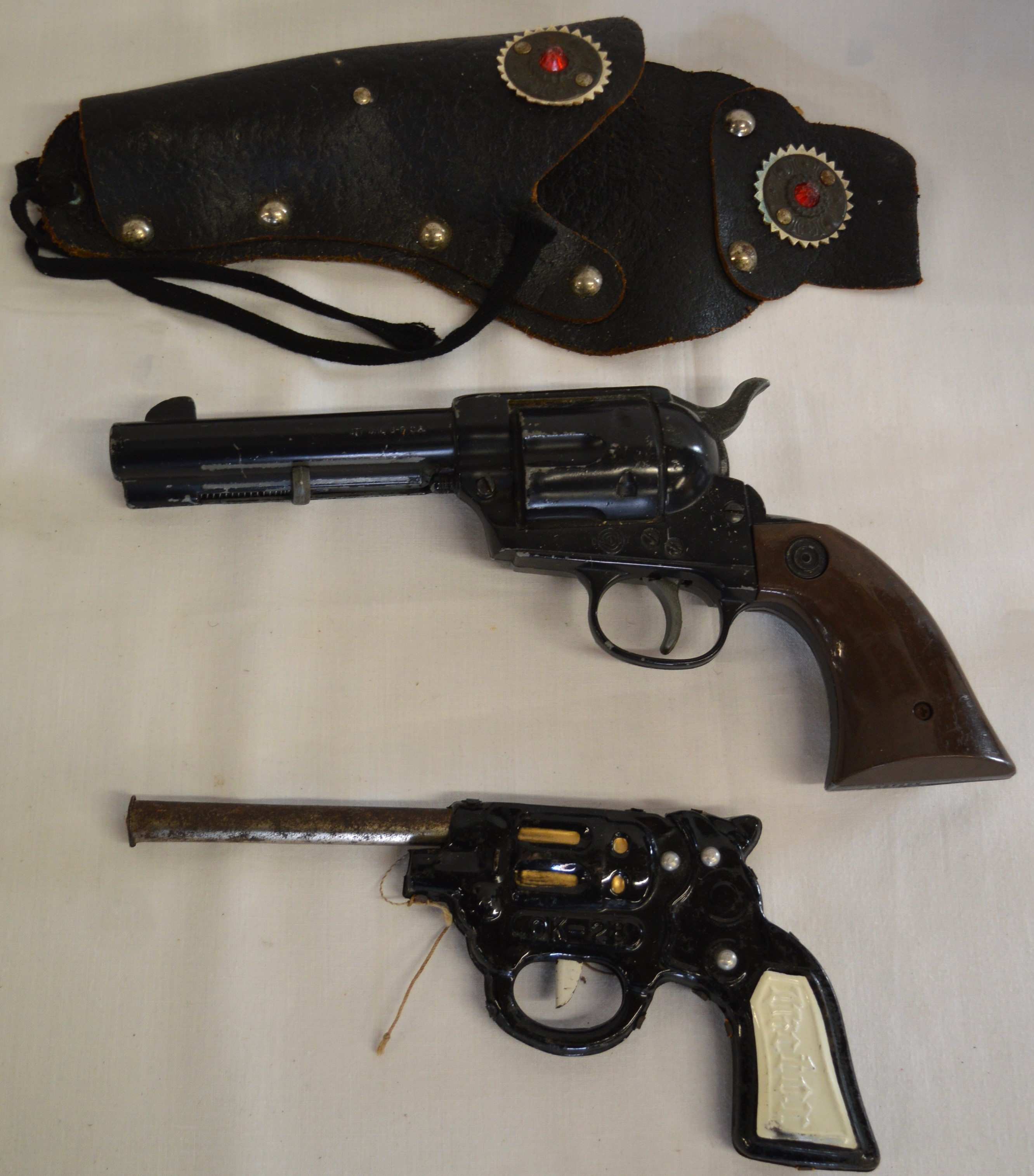 Toy guns and a leather horse - Image 6 of 8