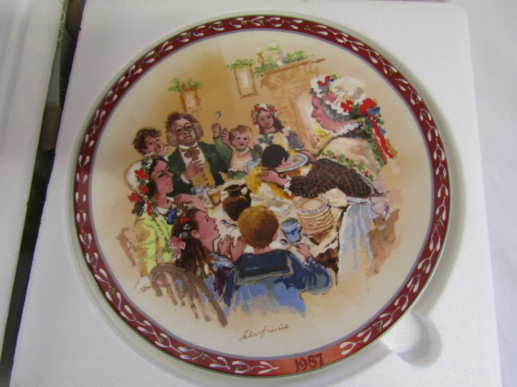 Bing & Grondahl Christmas plates, Ardleigh & Elliott trinket boxes, Wedgwood, 3d poinsettia Bradex - Image 6 of 7