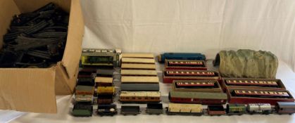 Trix railway rolling stock (some boxed), British Rail  diesel train, Wrenn 00 gauge engine, and a