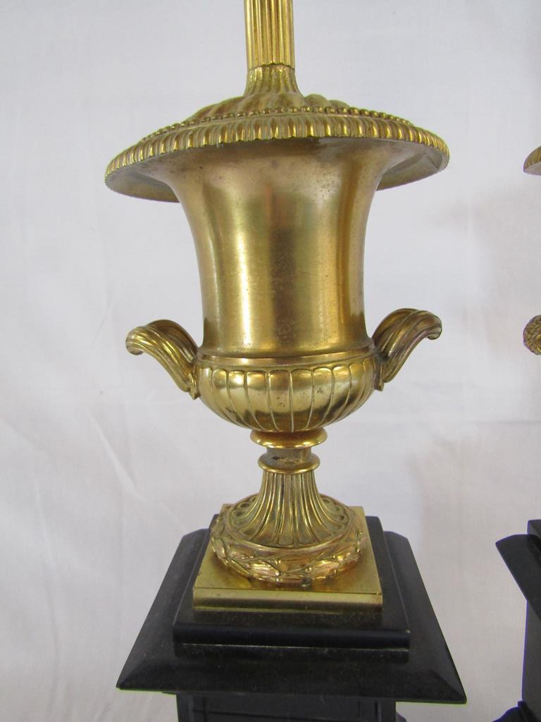 Pair of black slate table lamps with gold urn tops and decorative inserts - Image 7 of 8