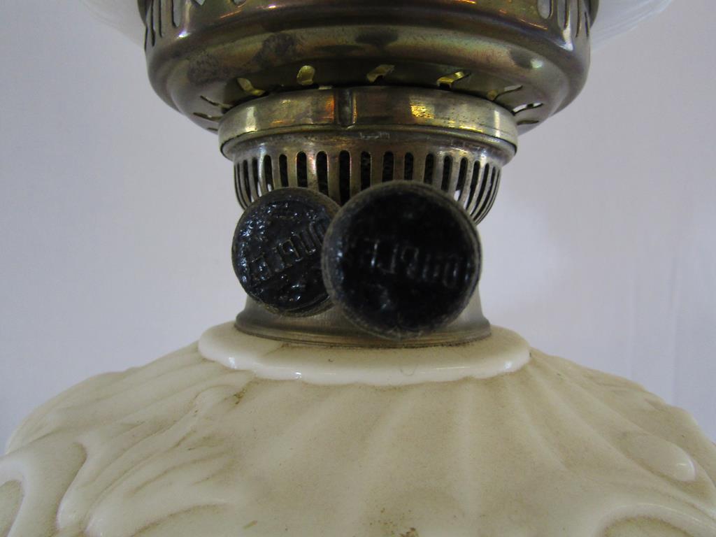 Duplex oil lamp with white glass reservoir and shade heavily tarnished silver plate stem and brass - Image 4 of 6