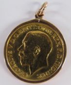 King George V 1913 full gold sovereign in 9ct gold mount - total weight 9.09g