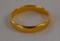 22ct gold wedding band, size P 3.9g