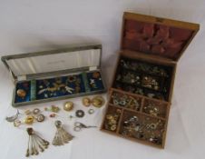 Jewellery box containing, brooches, rings, earrings, scarf clips, embroidery scissors, gold plated