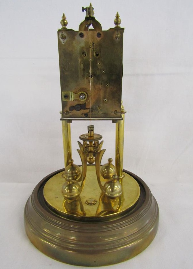 Anniversary torsion clock with glass dome and key - approx. 32.5cm (floor to top of dome) - Image 5 of 7
