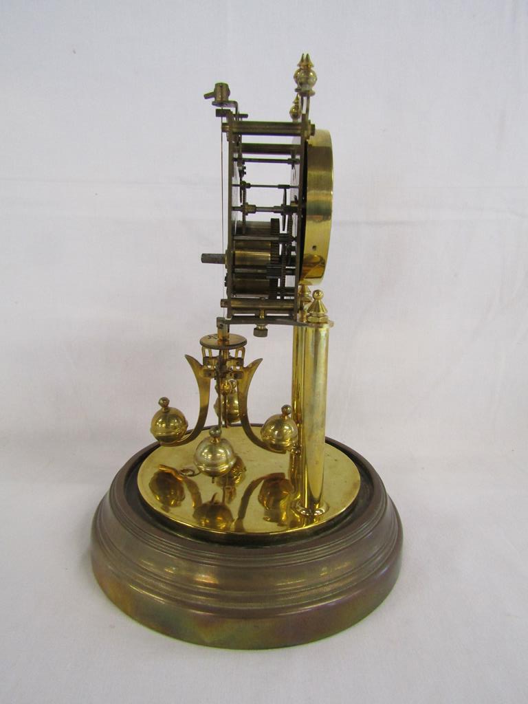 Anniversary torsion clock with glass dome and key - approx. 32.5cm (floor to top of dome) - Image 7 of 7